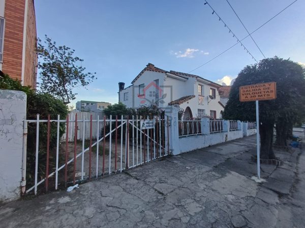 Casa-Lote Área de Julio Caro